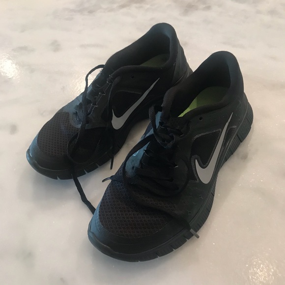 Nike shoes - Picture 1 of 2